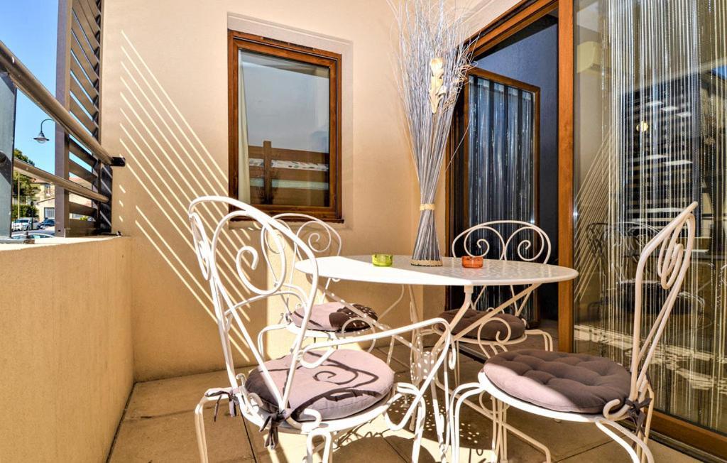 Appartement 3 Min A Pied Du Centre D'Uzes Parking Piscine Екстериор снимка